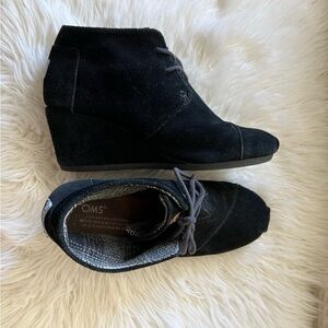Tom’s Black Suede Wedges